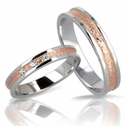 Alliance couple originale en or rose brut, diamants et or blanc sur les bords