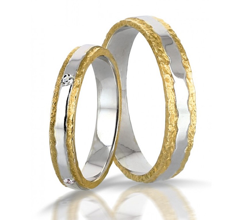 Alliance couple originale en or jaune , or blanc + diamants